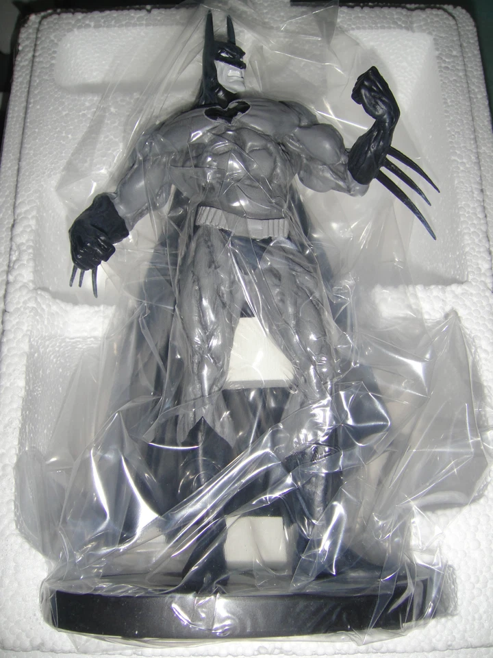 DC DIRECT BATMAN BLACK and WHITE 1st Edition SIMON BISLEY STATUE Maquette - Image 4 of 4