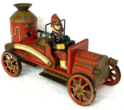MODERN TOYS 1912 MODEL FIRETRUCK,RARE LONG VERSION 8 1/4''METAL,ENGINE,FRICTION:)