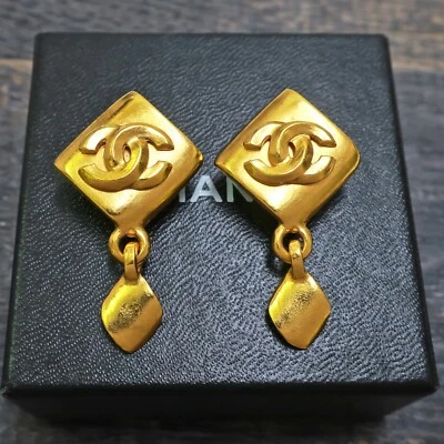 Boucles d'oreilles clips vintage CHANEL plaqué or logos CC swing #289c Rise-on - Photo 1/4