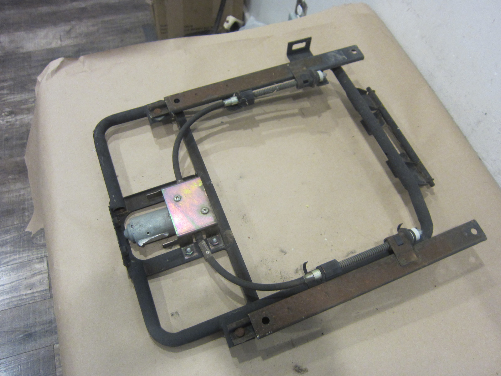 Bentley Arnage 1999 -  RH Rear Seat Rails /Motor