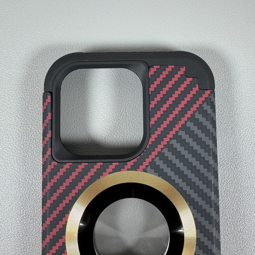 Funda para iPhone 14 Pro - Patrón de Fibra de Carbono Rojo | Círculo Magnético Dorado - Imagen 13 de 16