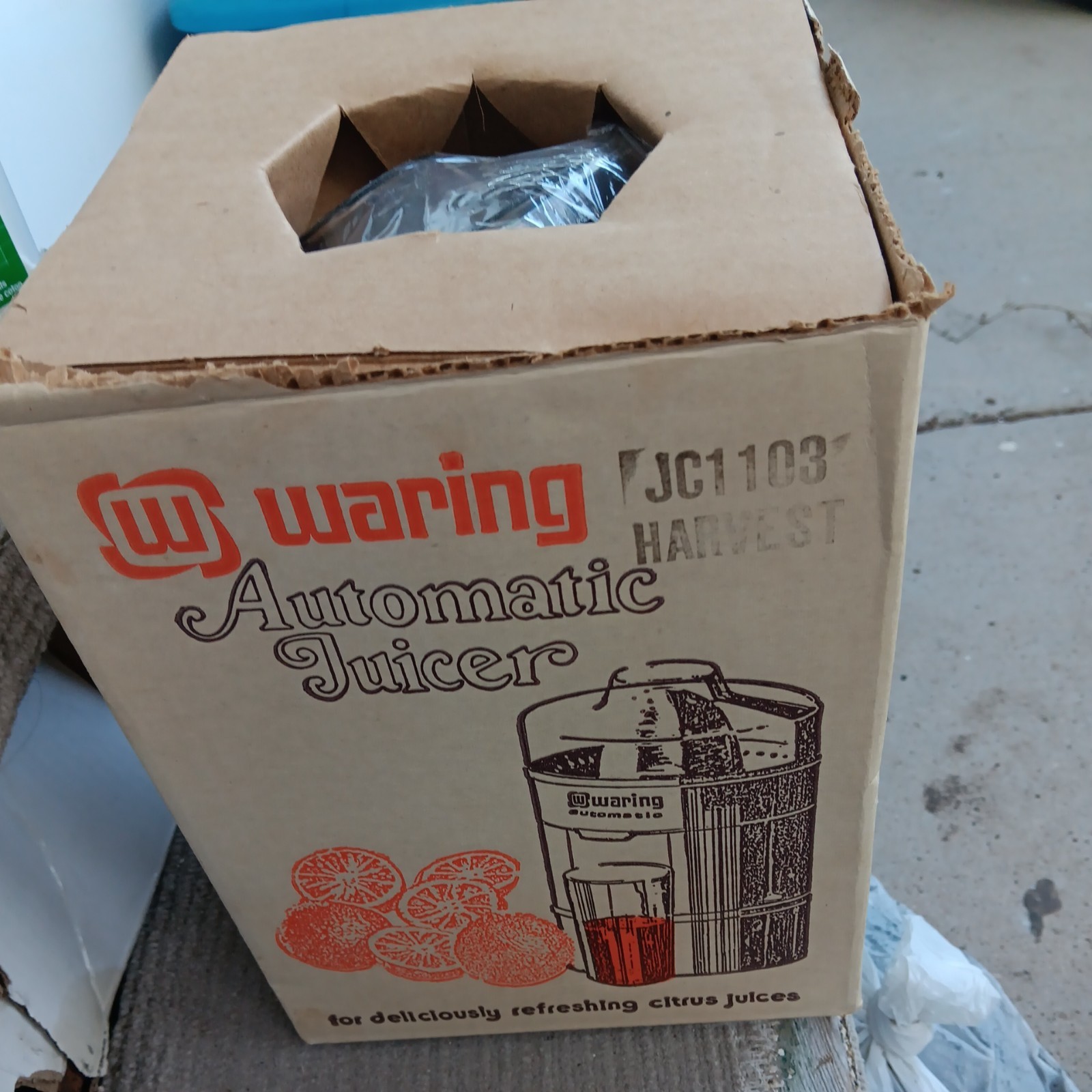 VINTAGE WARING AUTOMATIC JUICER-ELECTRIC JC1108 Works!