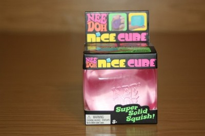 Nee Doh 5 cm schöner Würfel - Stressball - sensorisches Spielzeug - Angst - rosa - brandneu