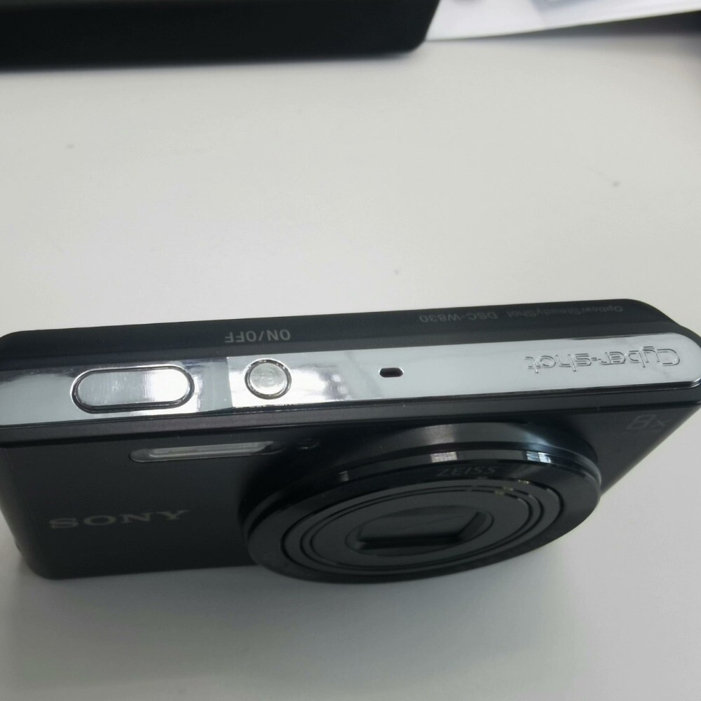Sony Cyber-Shot DSC-W830 Digital Camera 8x Optical Zoom with