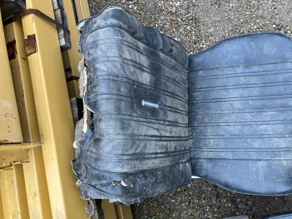 Par de asientos de cubo Torino/Cyclone 1968 1969 negros con pistas Foto 4 de 4