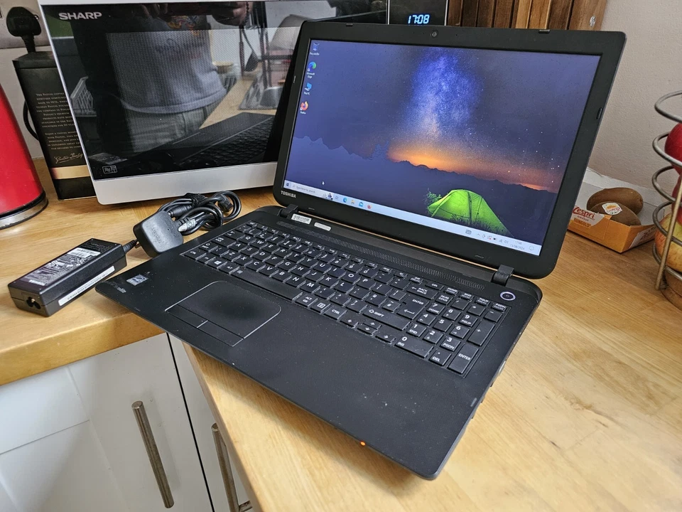 Toshiba Satellite C50 Core i3 250GB SDD 8GB Win 10 Webcam HDMI Laptop - Image 2 of 4