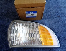NOS NEW OEM GM 91-96 Caprice & Roadmaster LH Turn Signal Marker Lamp Light Lens