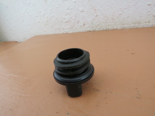 Poulan Pro PP4218A Chainsaw OEM Fuel Cap - Picture 3 of 4