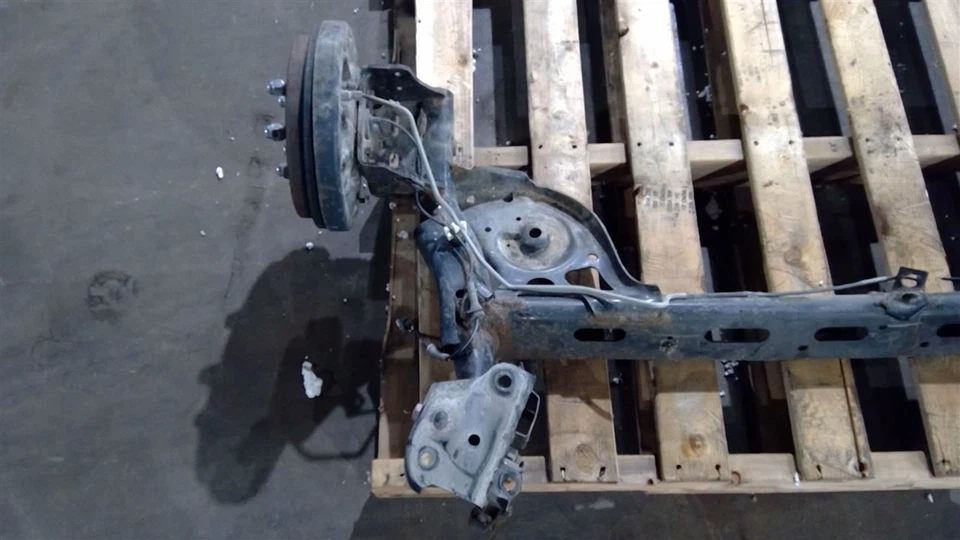 2016-2019 NISSAN SENTRA 1.8L REAR AXLE LOADED BEAM ASSEMBLY 555015UD2A - Image 2 of 4