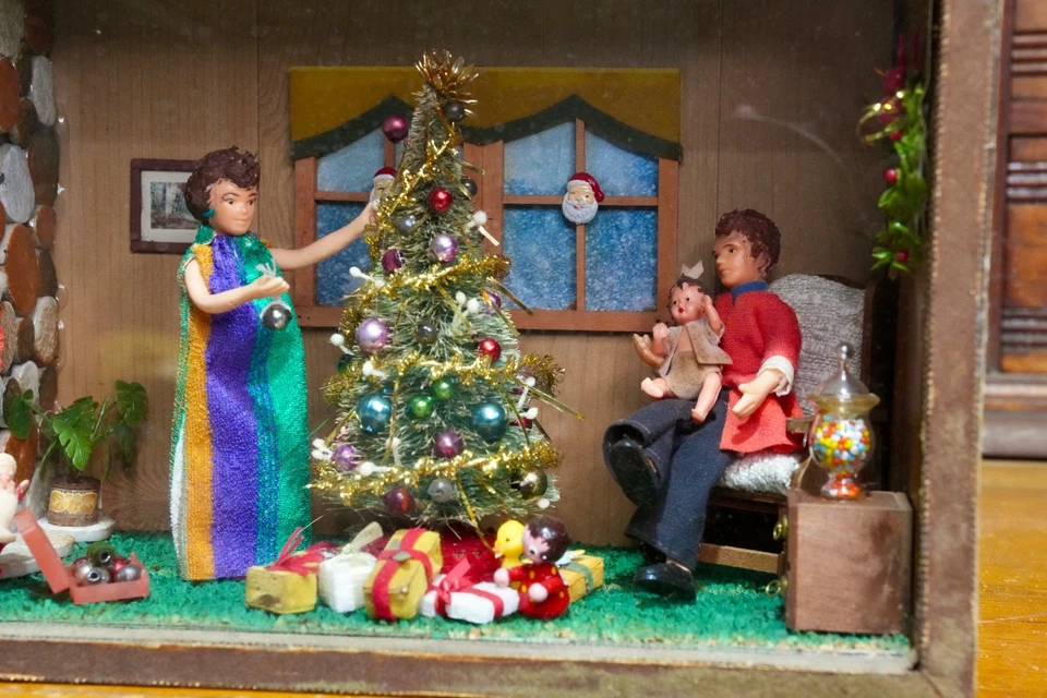 Vintage Christmas Diorama Tree Ornaments 1950s Mid Century Living room Santa - Image 4 of 4