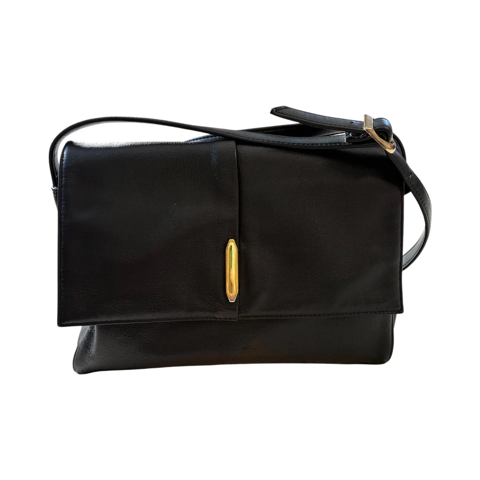 真皮黑色单肩包翻盖身体斜挎包带金色口音 — 第 2/4 张图片