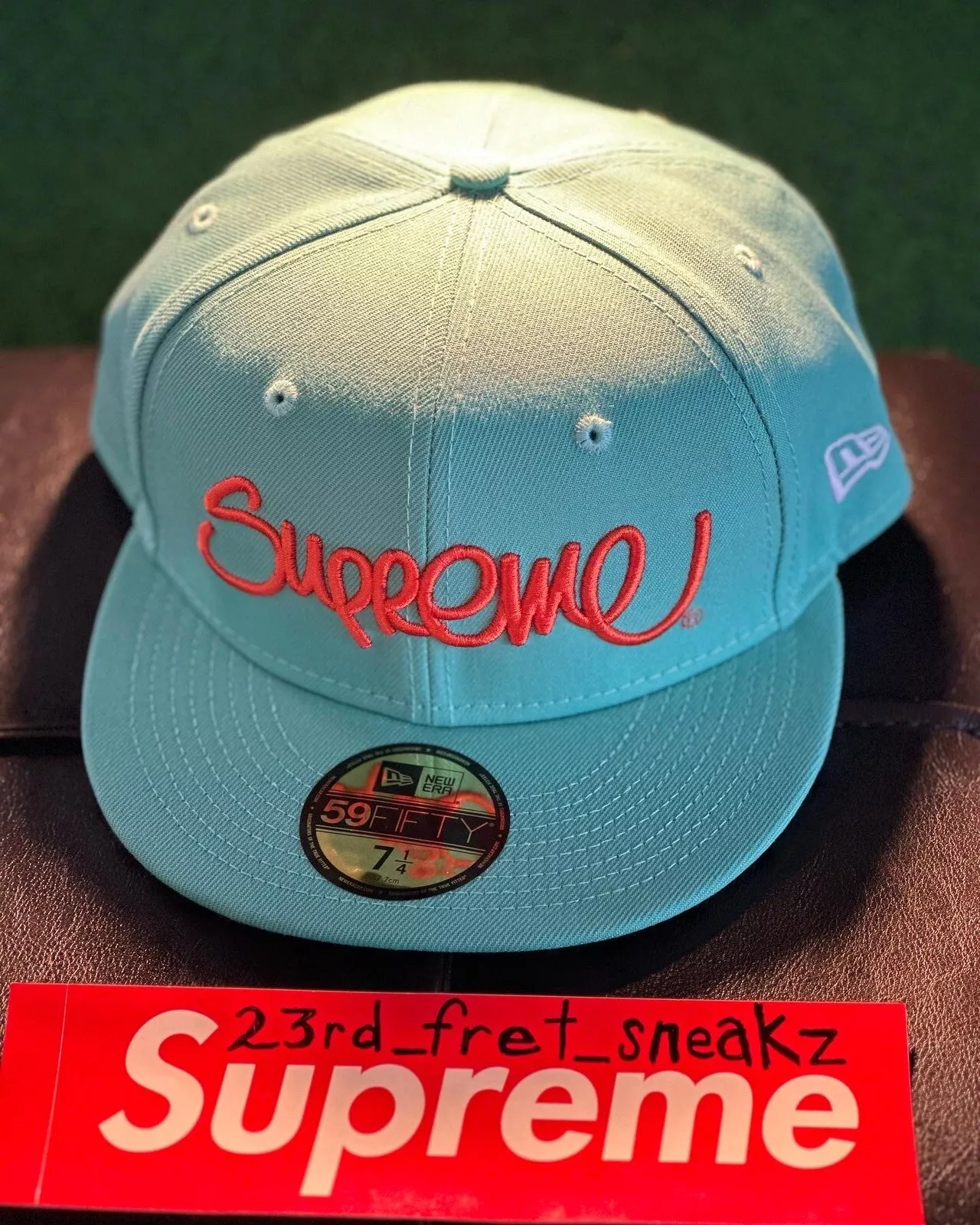 CHAPEAU SUPREME HANDSTYLE/NOUVELLE ÉPOQUE COMME NEUF/TAILLE 7 1/4 SS22 SEMAINE 12 AUTHENTIQUE/TOUT NEUF