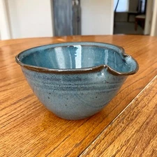 Vintage 1984 Jugtown Ware Pottery 5 5/8” Mixing Bowl With Spout Blue