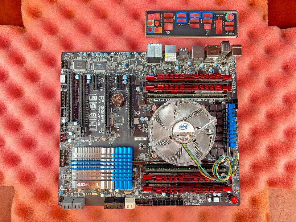 Gigabyte GA-X79-UD5 Mainboard PC 64GB DDR3 Arbeitsspeicher Intel i7-3930K Systemboard