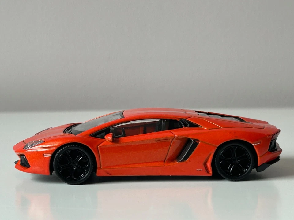 Lamborghini Aventador LP700-4 Italian Car Model Metal Diecast Toy 1:43 Welly - Image 4 of 4