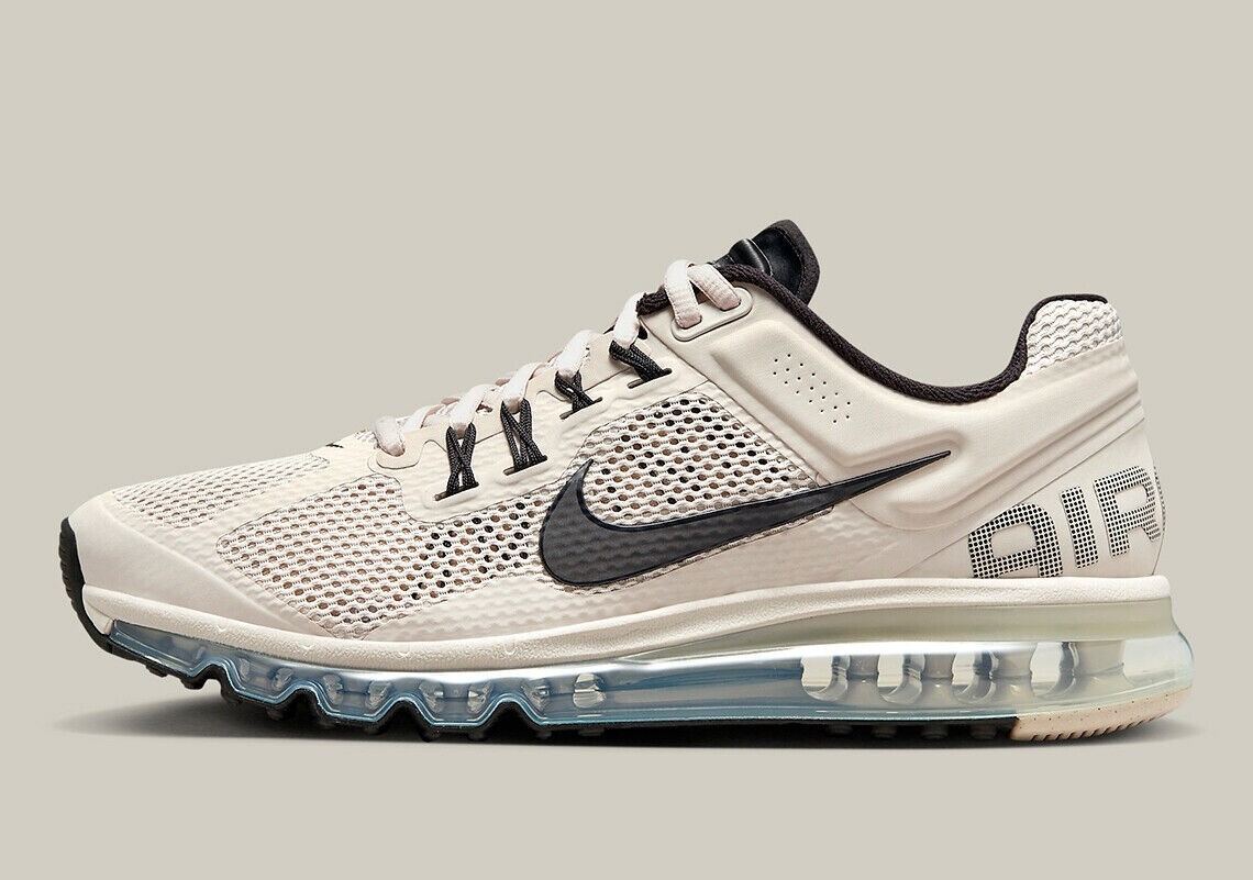 NIKE - しい NIKE Air Max 2013 FZ3156-008 Desert Sand Metallic Silver