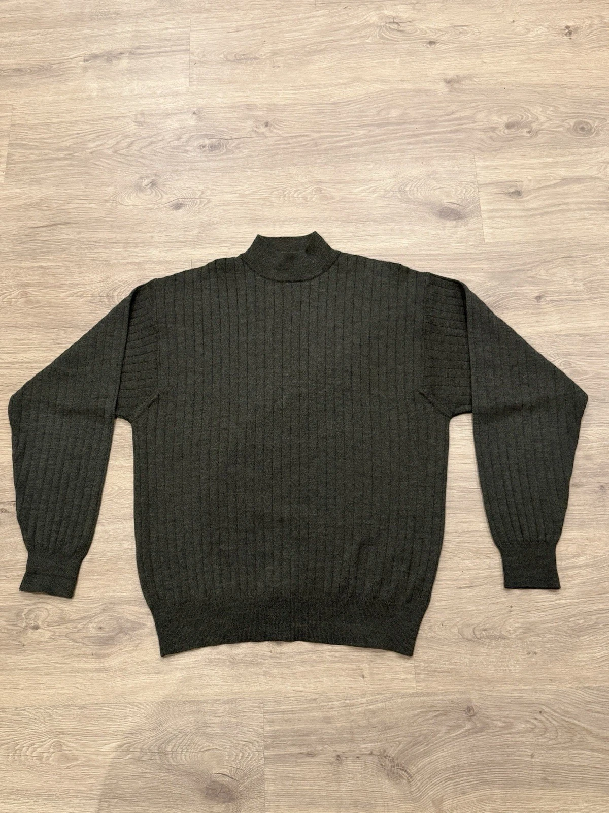 Jos A Bank Sports Wear Sweater Mens M Green Merino Wool Mock Neck Made In Italy.