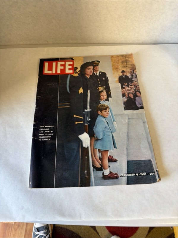LIFE Magazine Dec 6 1963 Issue Illustrated Weekly Current Events News
