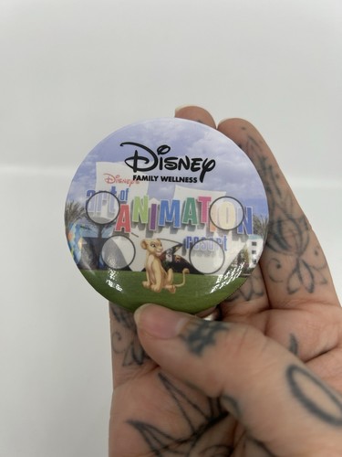 DISNEY WORLD ART OF ANIMATION EXCLUSIVE RESORT CHARACTER HUNT BUTTON PIN NALA - Picture 3 of 3