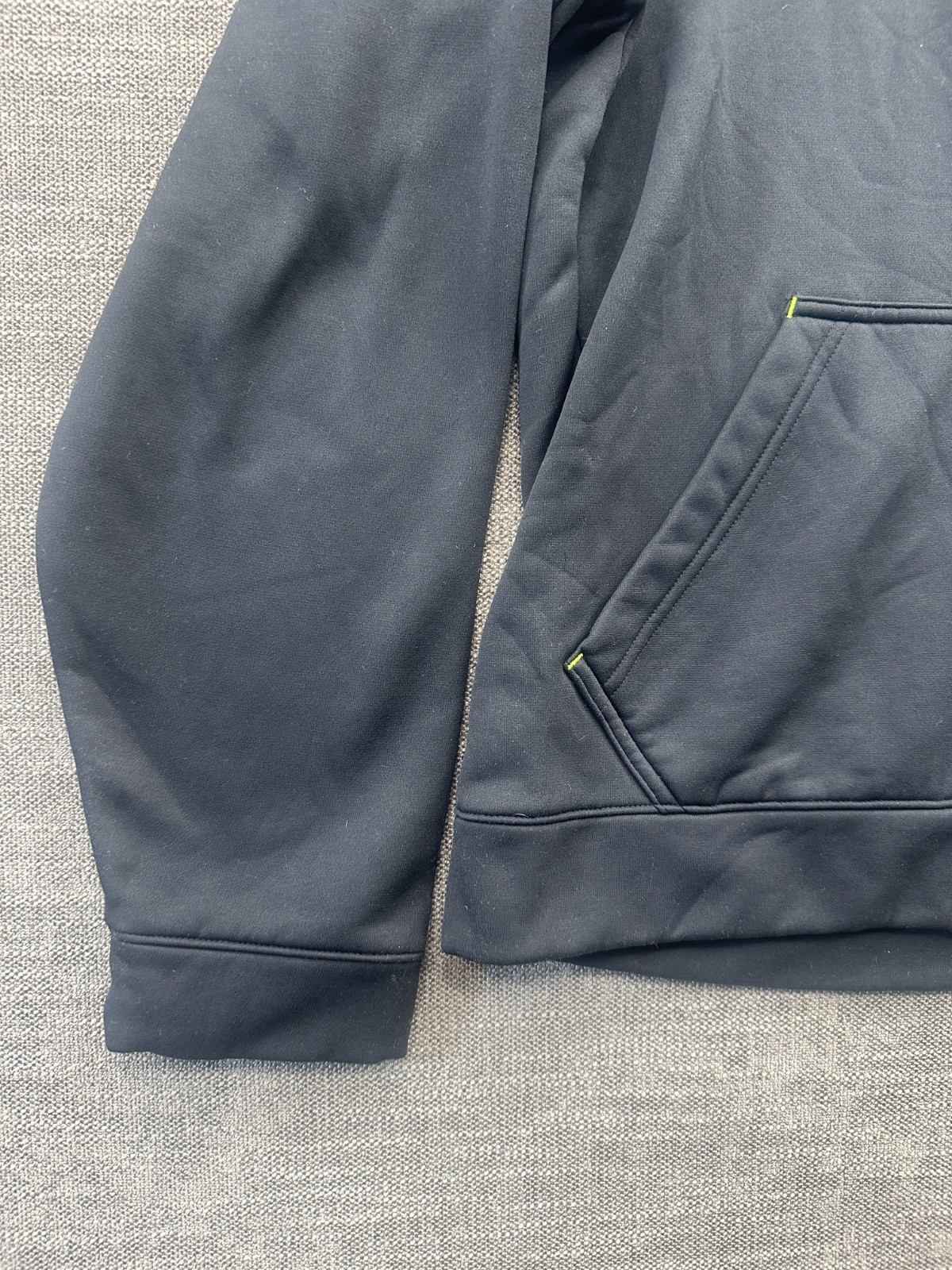 Under Armour Sweatshirt Mens Large Black Fleece Logo Hooded Kangaroo Pocket thumbnail 2