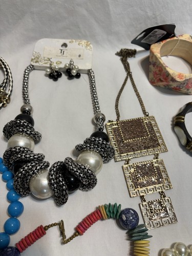 4 Lb Bold Statement Fashion Jewelry Lot Necklaces Bracelets Earrings - Picture 10 of 19