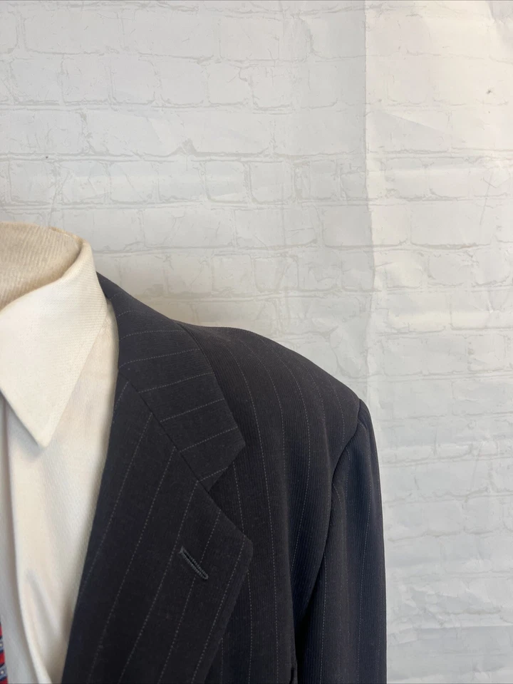 Blazer de lana a rayas negras azul marino oscuro de Giorgio Armani para hombre 46L $1,295 Foto 2 de 4