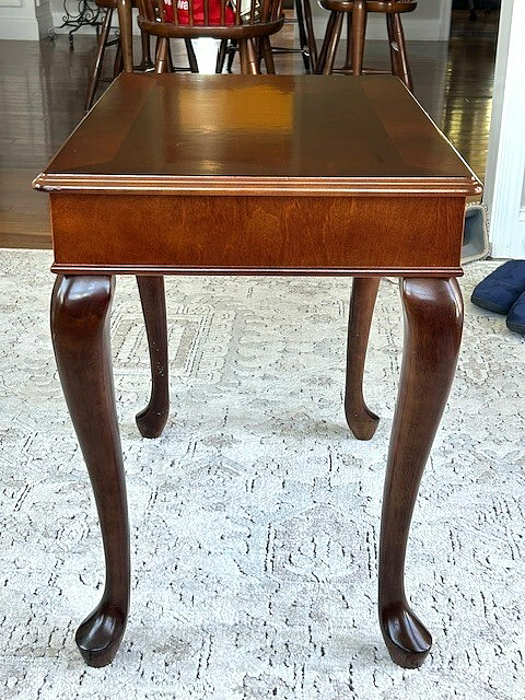 Vintage BOMBAY Queen Anne Side/ End Table - 25
