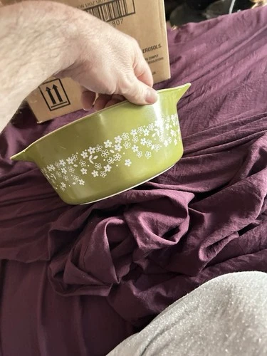 Pyrex Vintage Crazy Daisies Green Spring Blossom Casserole Dish 475-B  2.5 Qt