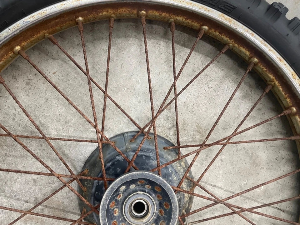 85-13 HONDA XR 100 CRF 100 XR 100R CRF 100F OEM RUEDA DELANTERA LLANTA DELANTERA OXIDADA Foto 3 de 4