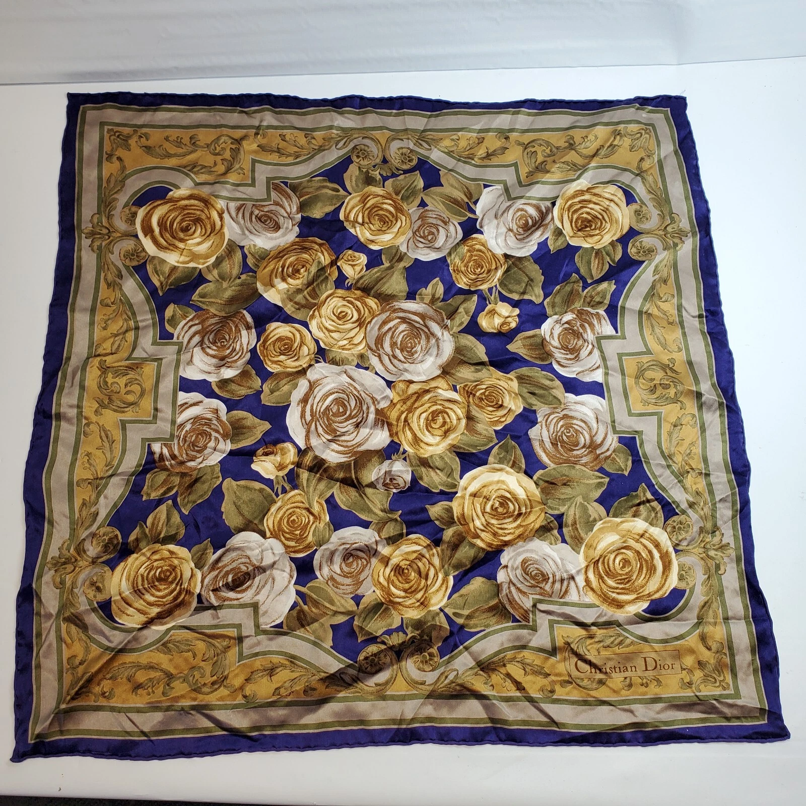 Foulard vintage Christian Dior soie rose 25,5