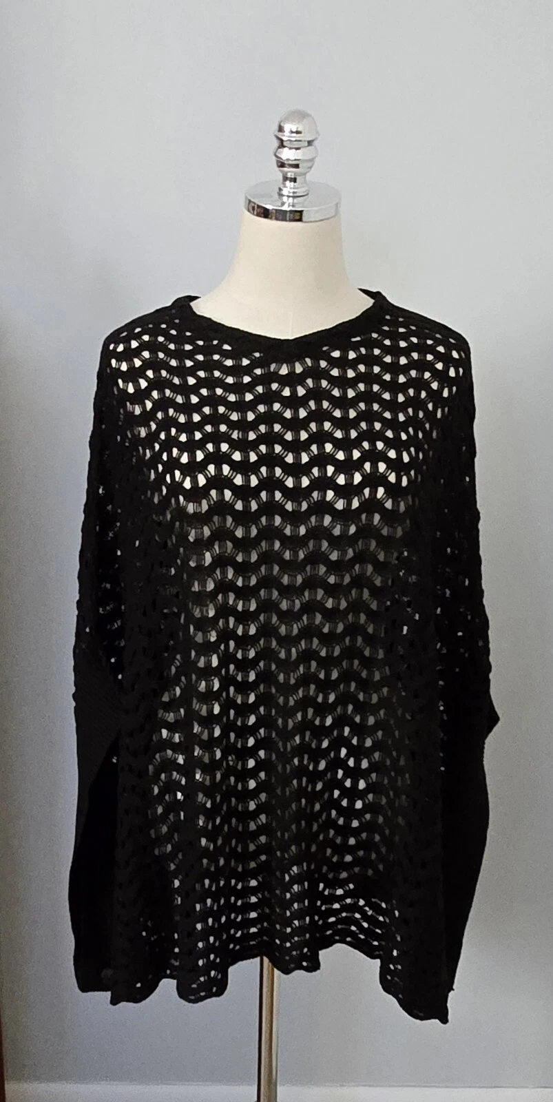 CHICO'S OPEN KNIT SWEATER PONCHO BLACK WITH MOTHER OF PEARL BUTTONS OS EUC