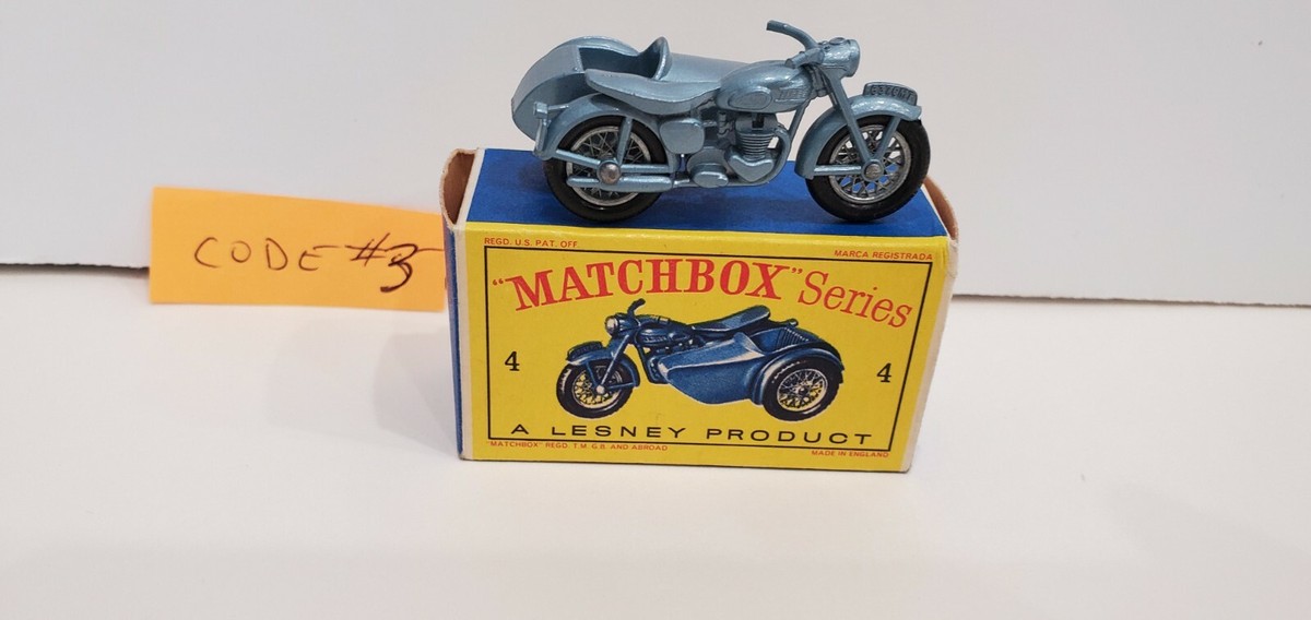 マッチボックス　TRIUMPH MOTORCYLE AND SIDECAR Vintage Matchbox Car No. 4 Triumph TIIO Motorcycle And