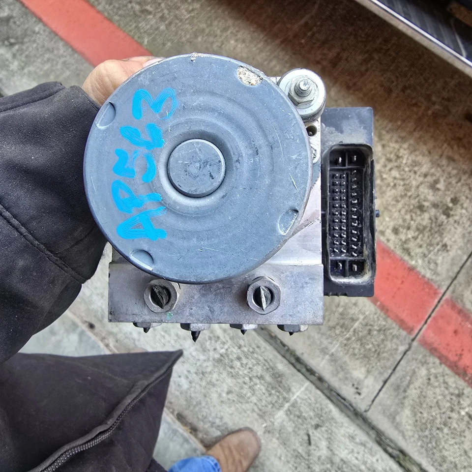 Chevrolet Camaro SS ZL1 2012 ABS módulo de bomba de freno antibloqueo GM 22873643 Foto 2 de 3