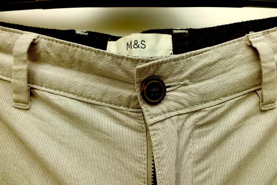 M&S MICRO STRIPE FAWN CHINO STYLE SHORTS WITH ZIP FLY FASTENING. WAIST: 32ins - Image 2 of 3