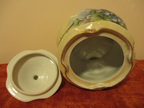 UNIQUE VINTAGE Ceramic Hand Painted Grapes, Lidded Pot/Dish signed by Artist - Picture 6 of 11