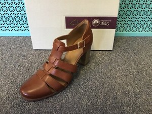 female clarks