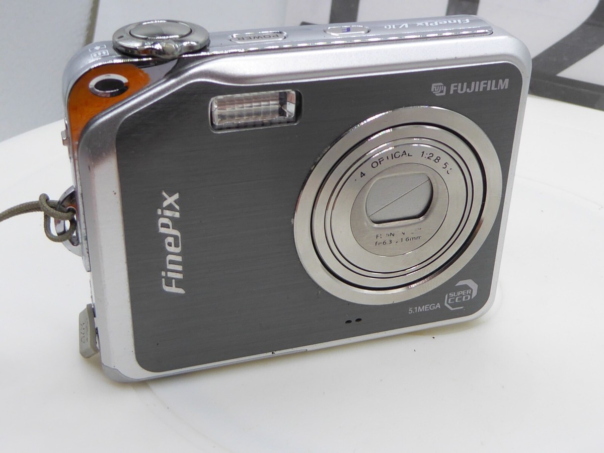 FUJIFILM FinePix V10 シルバー FUJIFILM | 企業情報 | ニュースリリース | 3.0型全面液晶