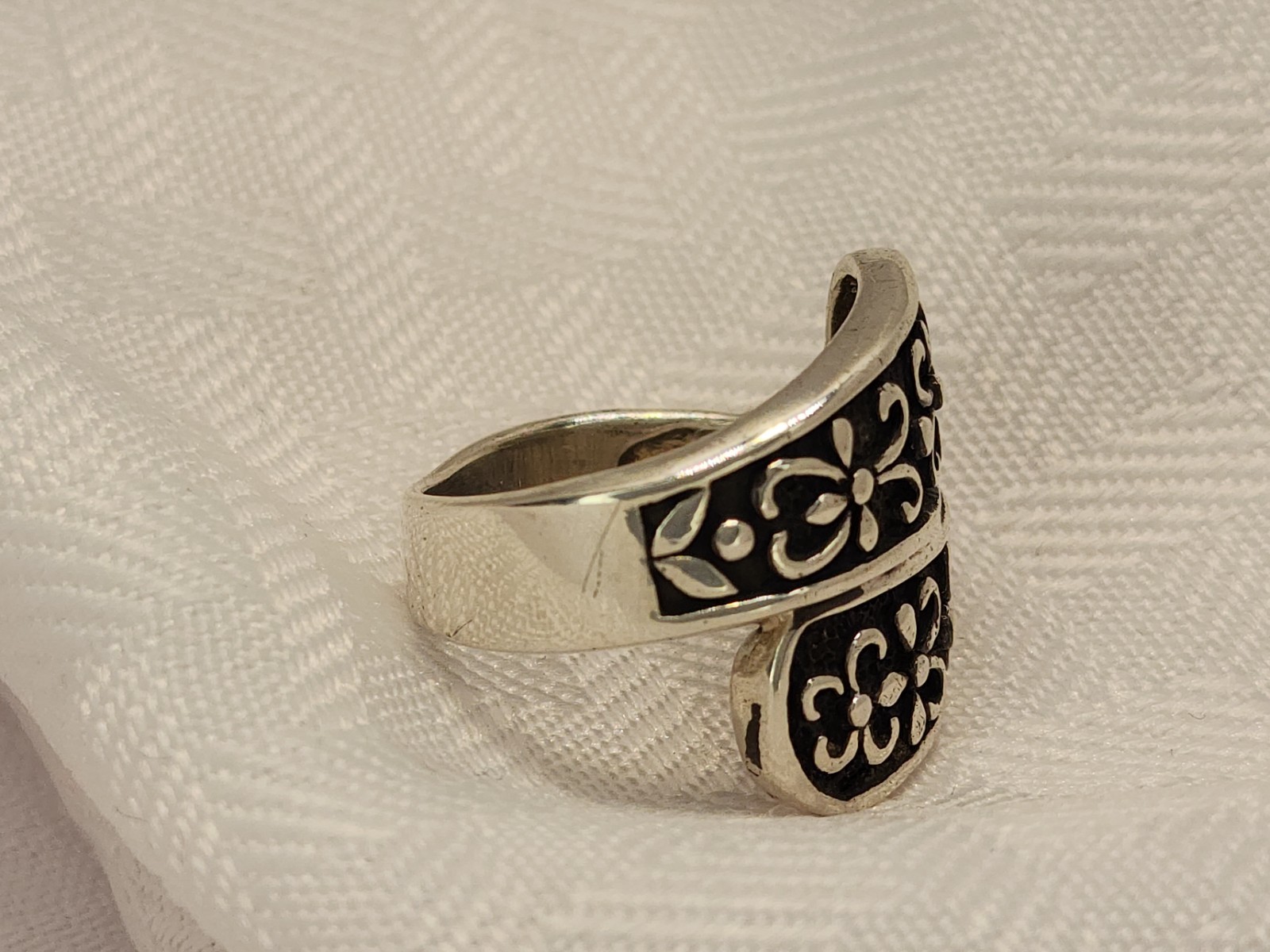 Sterling Silver Scrollwork  Ring Size 6.5 - image 4