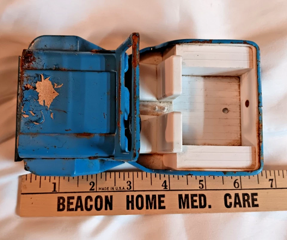 Jeep Tonka Runabout serie de vida exterior azul claro Jeep Tonka con paredes blancas Foto 2 de 4