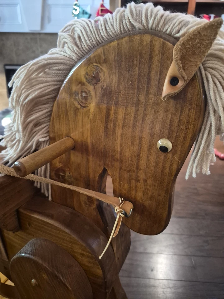 Mecedor de madera artesanal vintage 37 pulgadas por 40 pulgadas.  Foto 2 de 4