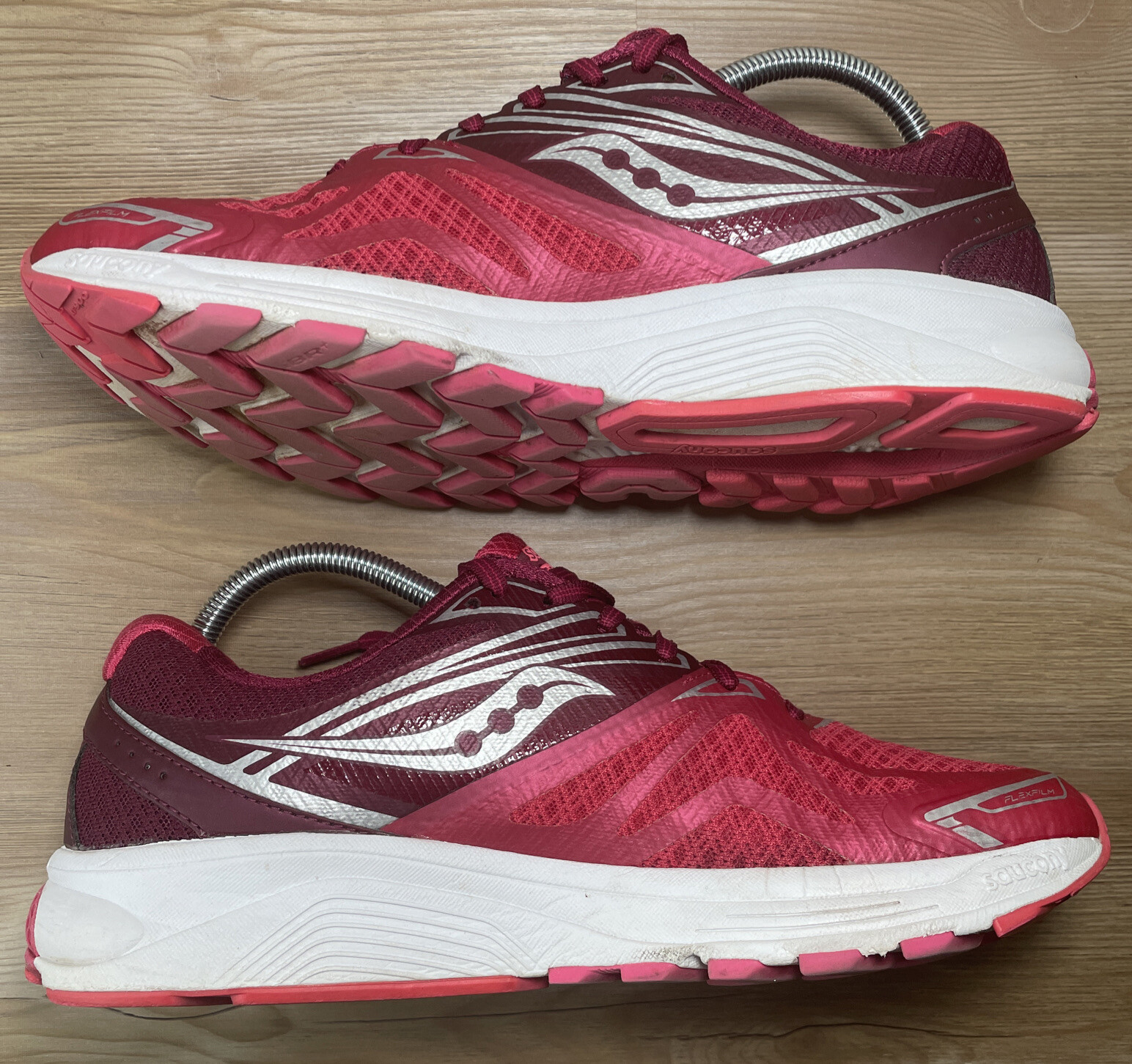 saucony everun womens running shoes