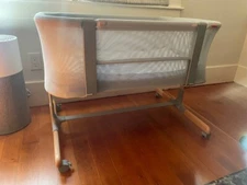 Skip-Hop bassinet and bedside sleeper
