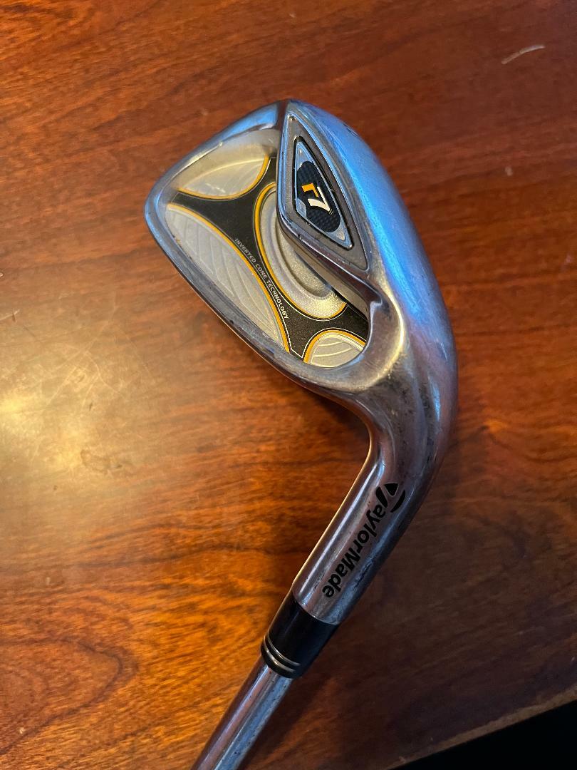 TAYLORMADE R7 IRONS T-STEP 90 STIFF STEEL SHAFT WITH A TV GRIP