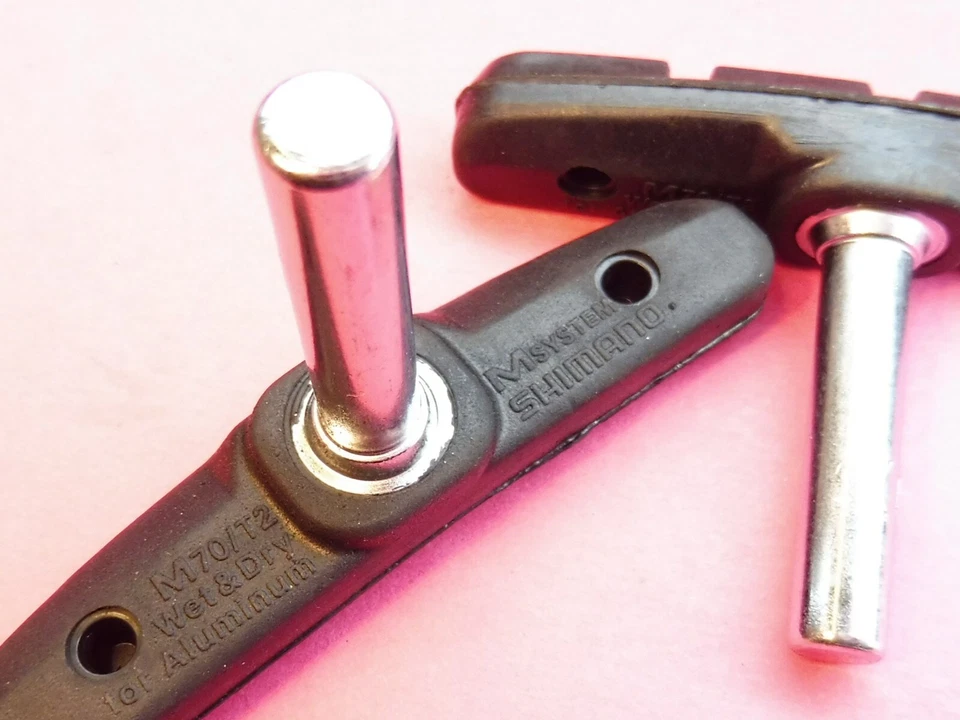 2pr. ( 1 set ) Shimano STX MC40 ( 8CF9810 ) brake blocks - NOS - Image 2 of 2