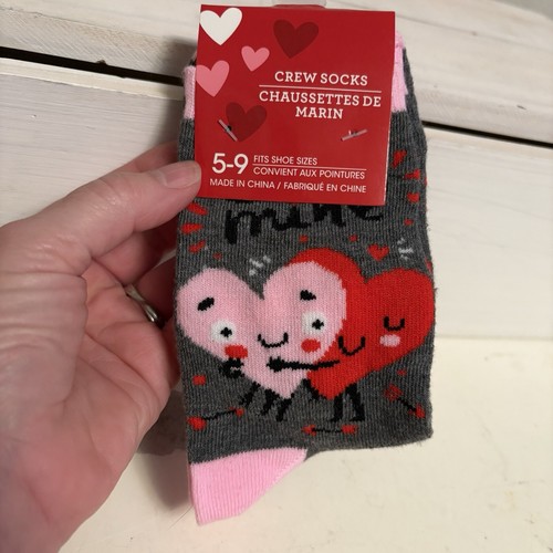 Greenbrier Red Pink Hugging Hearts Crew Socks sizes 5-9 Valentine’s Day Ladies