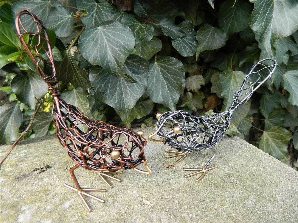 Metal Bird Robin Sparrow Garden Ornaments - Pair of Wire Birds 1xsilver 1xbronze