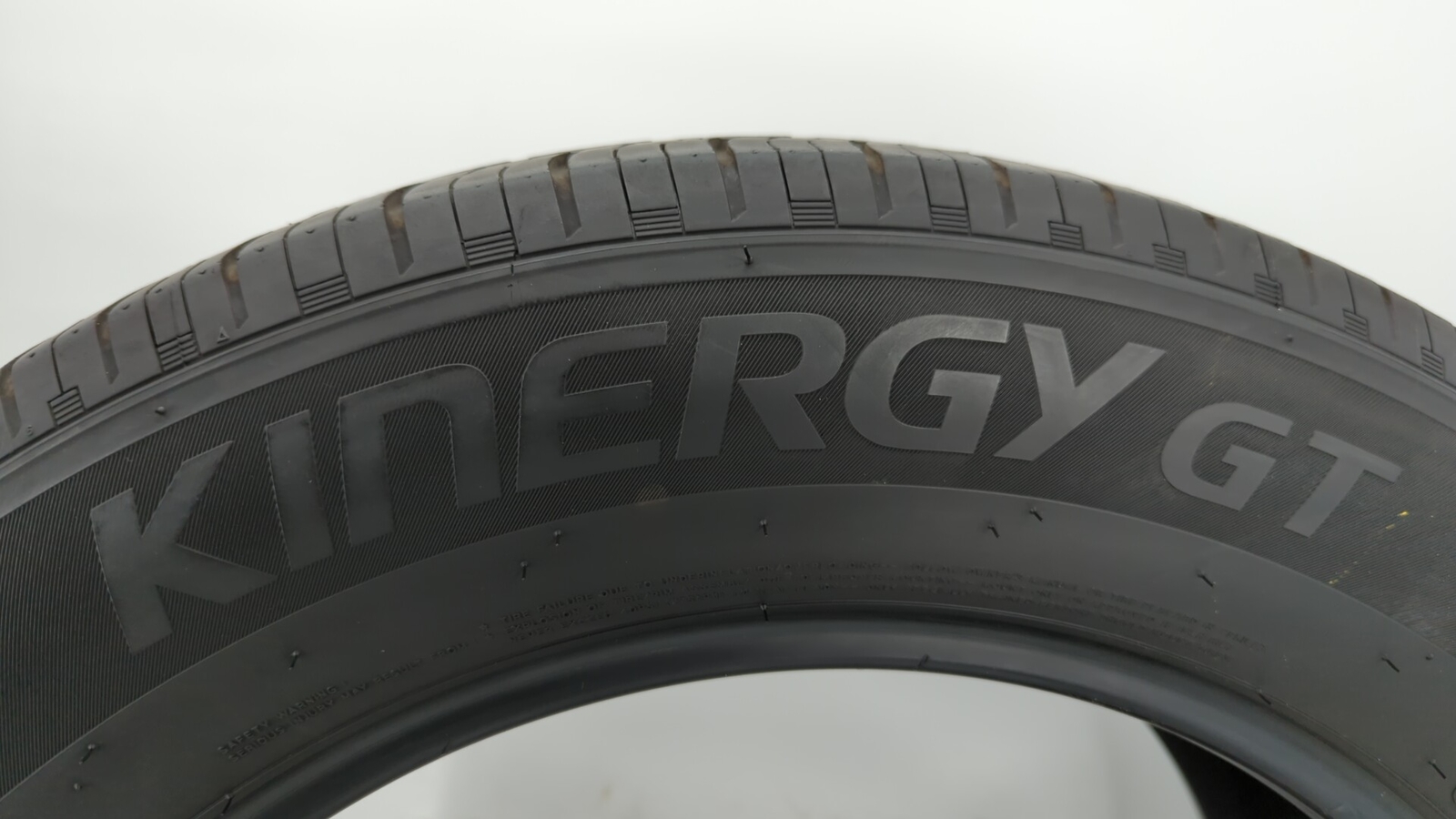 Used Tire 235/60R18 HANKOOK KINERGY GT 103H All Season Tread Depth 8/