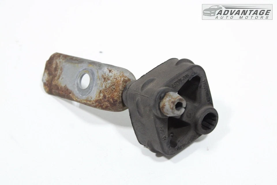 2014-2023 MERCEDES CLA250 C117 REAR EXHAUST MUFFLER PIPE HANGER & BRACKET OEM - Image 3 of 4