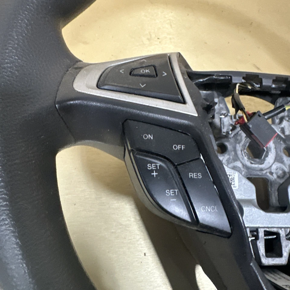 Volante Ford Fusion SE 2,0 L OEM 2017 2018 2019 2020 OEM Foto 2 de 4