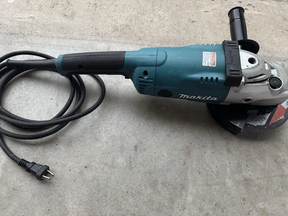 Rebarbadora Makita GA9060 9" 15.0 Amp com fio, sem interruptor de bloqueio, 6600 RPM - Imagem 3 de 4